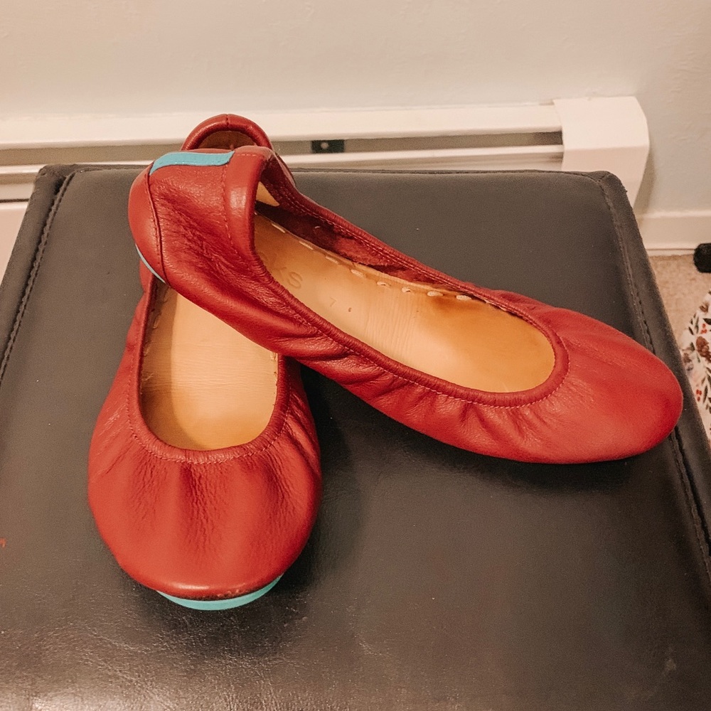 **SOLD** EUC Burgundy Tieks
